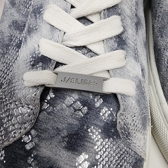 J/Slides Sneaker Women 9.5M Lucki Silver Metallic Snake Leather Comfort Studded - Picture 3 of 14